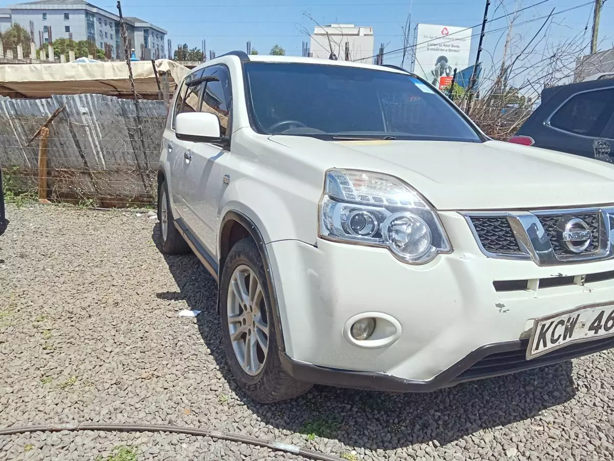 Nissan X-TRAIL   - 2010