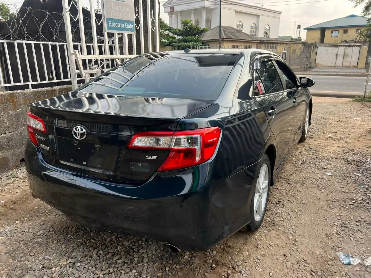 Toyota Camry   - 2012