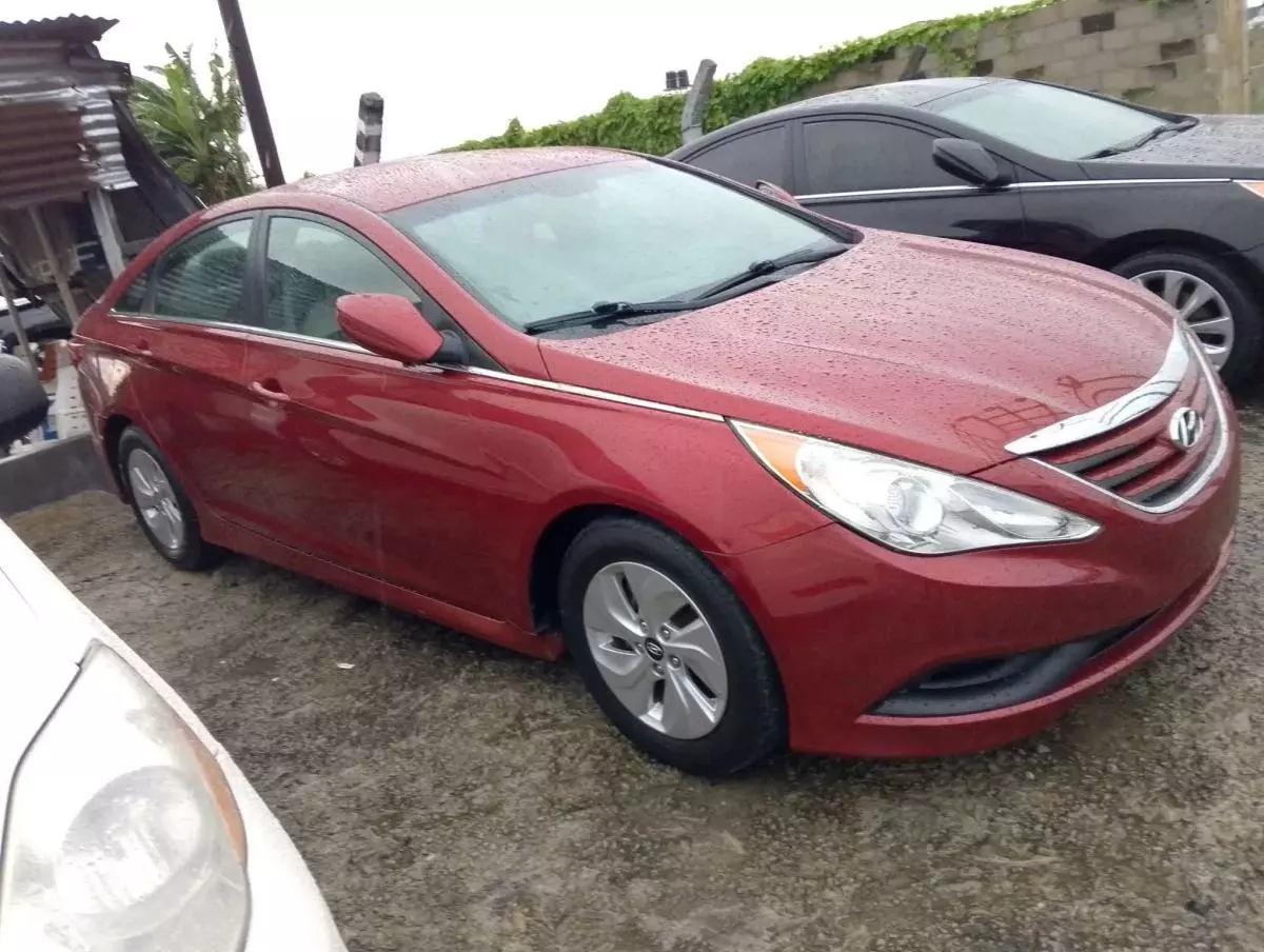 Hyundai Sonata   - 2014