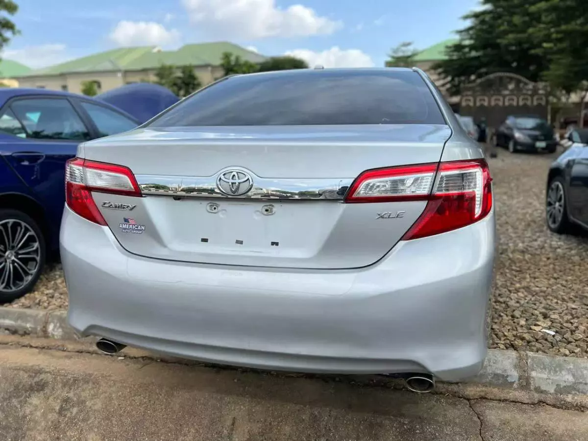 Toyota Camry   - 2012