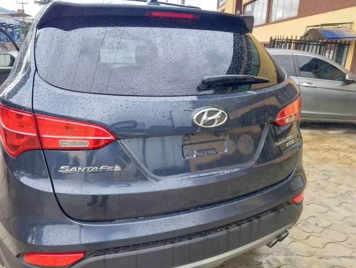 Hyundai Santa Fe   - 2013