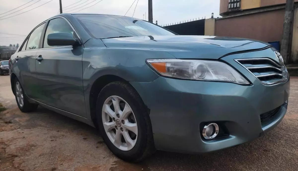 Toyota Camry   - 2010