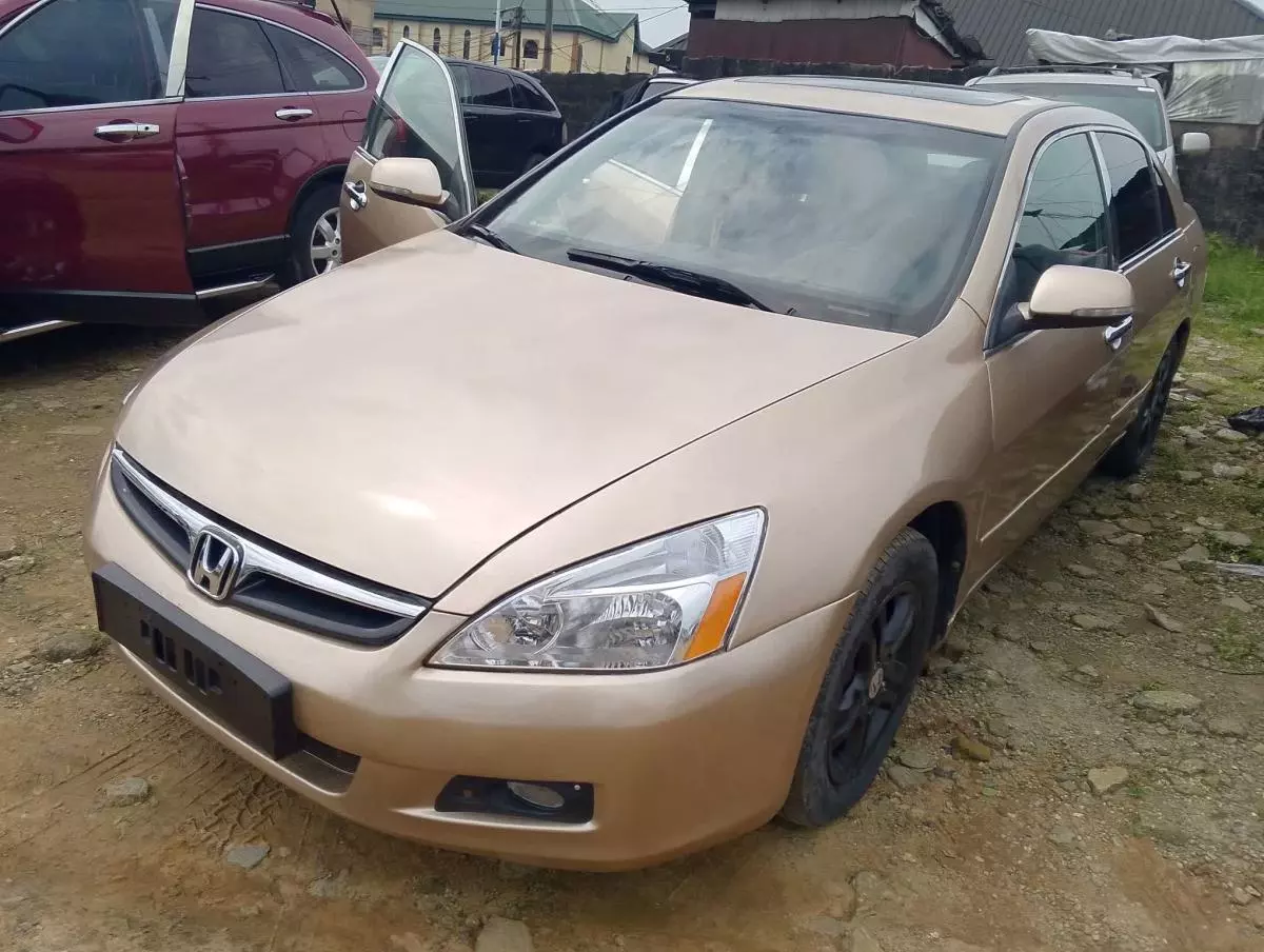 Honda Accord   - 2006