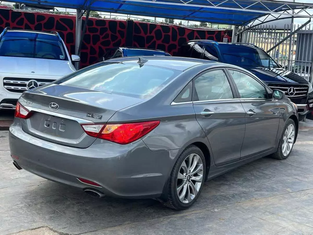 Hyundai Sonata   - 2013