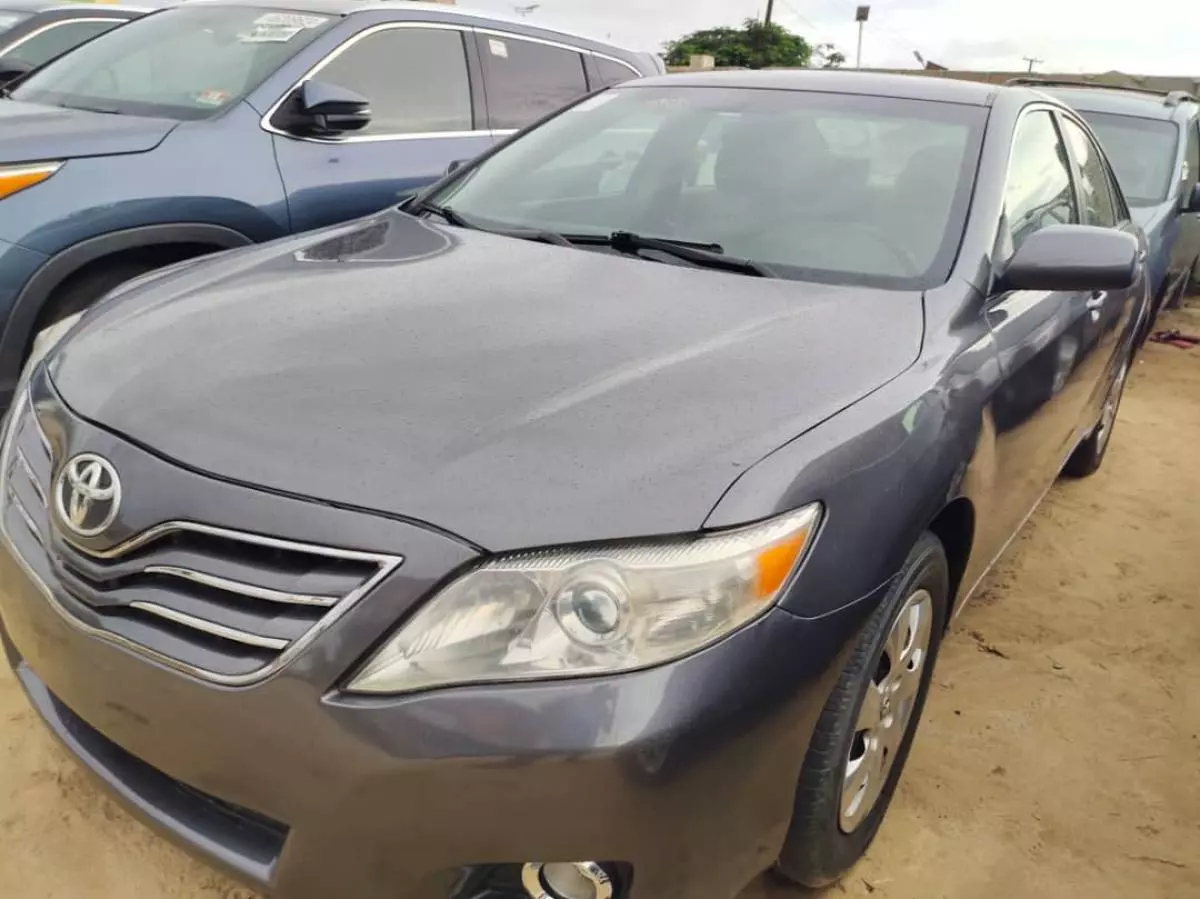 Toyota Camry   - 2011