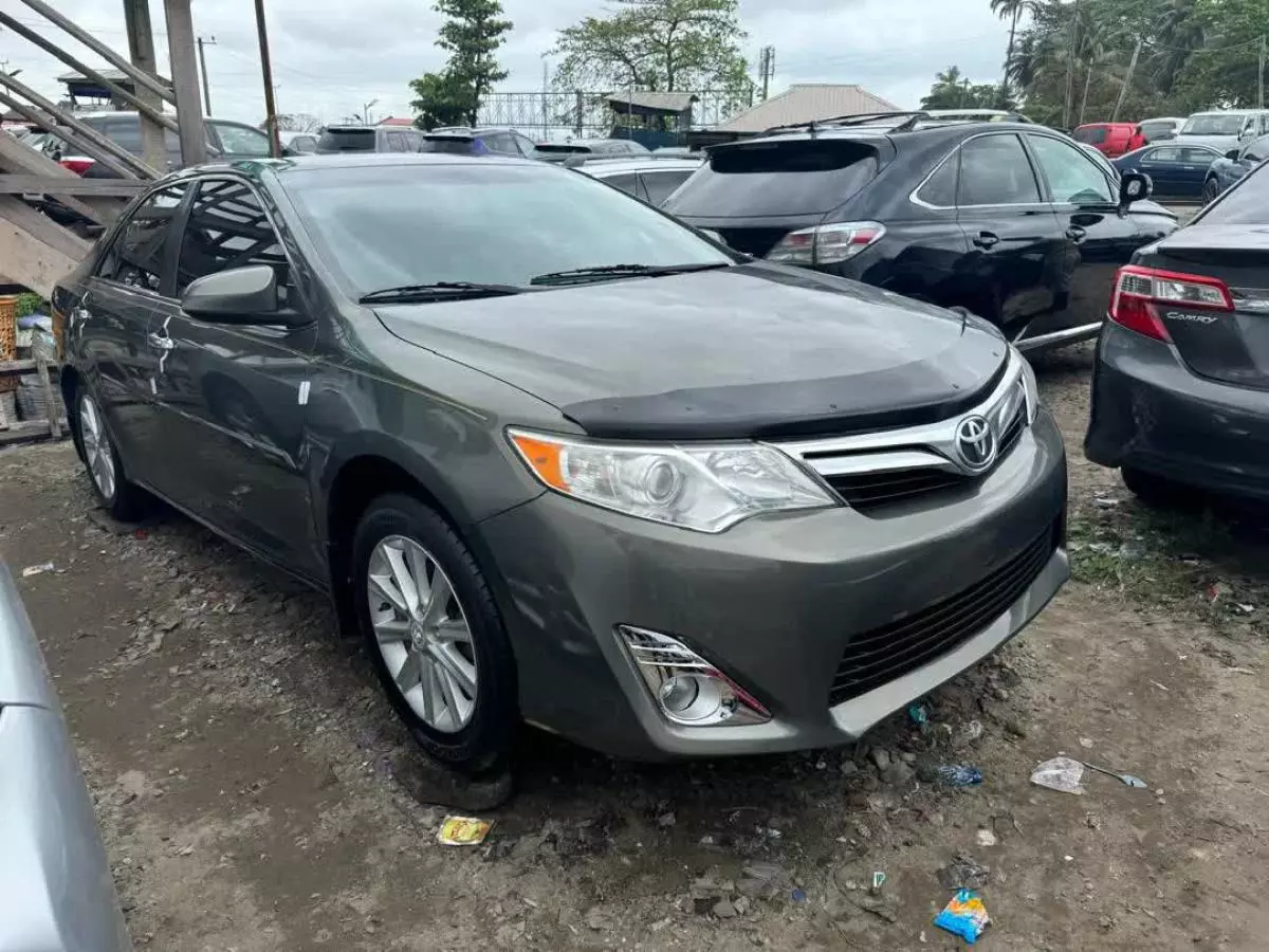 Toyota Camry   - 2014