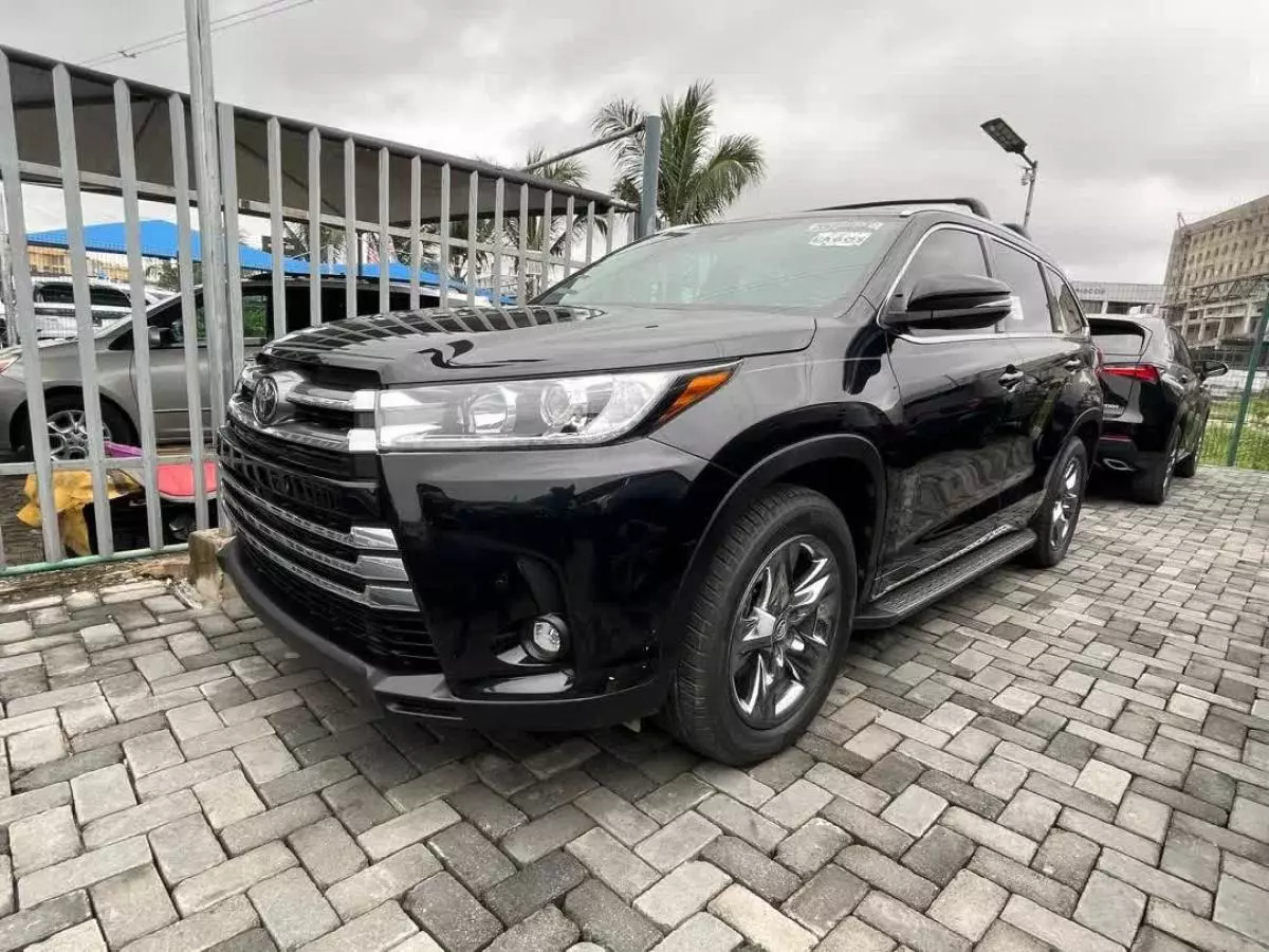 Toyota Highlander   - 2019