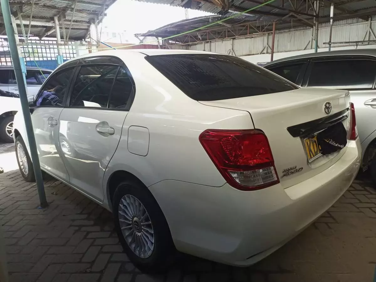 Toyota Axio  - 2012