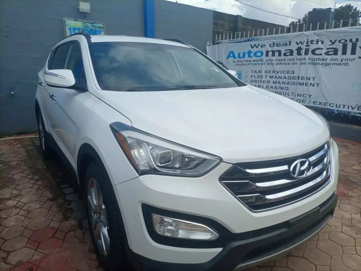 Hyundai Santa Fe   - 2013