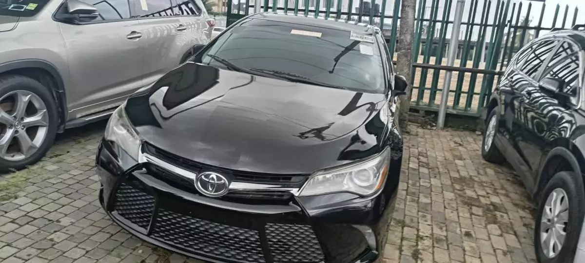 Toyota Camry   - 2016