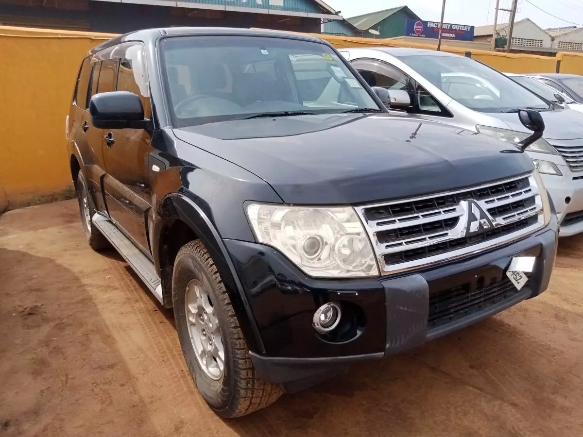 Mitsubishi Pajero   - 2009