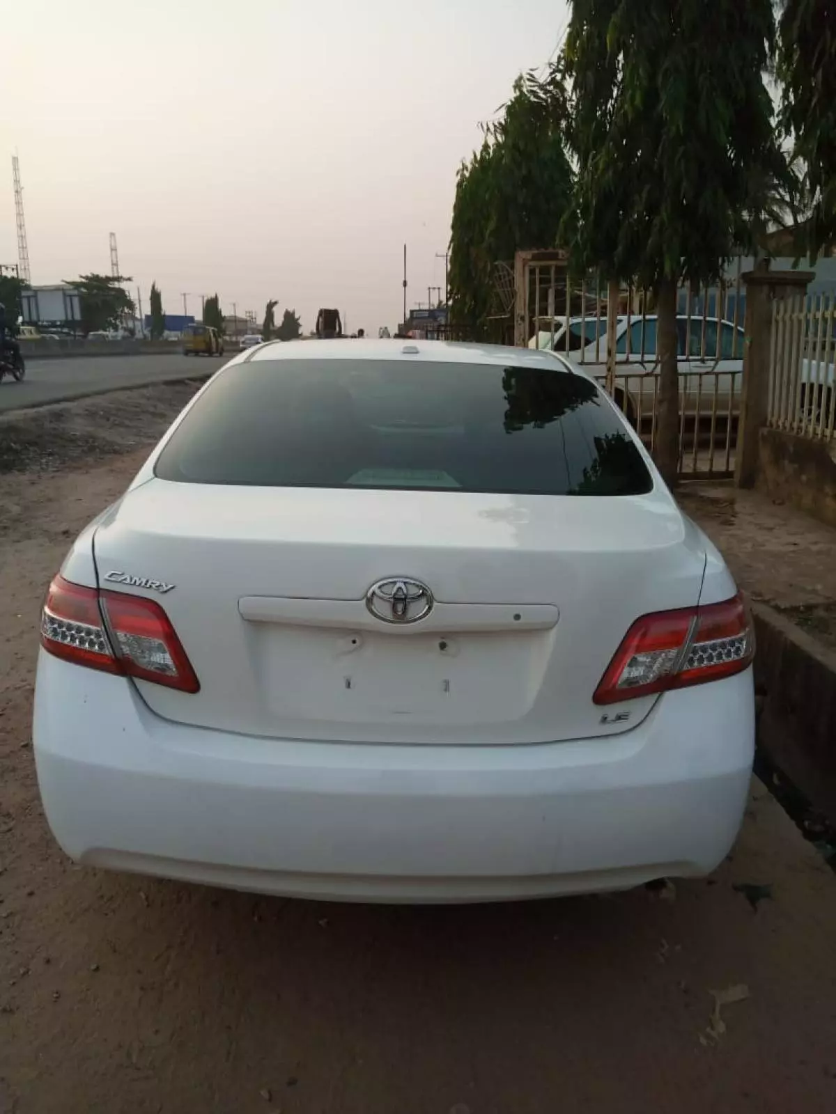 Toyota Camry   - 2011