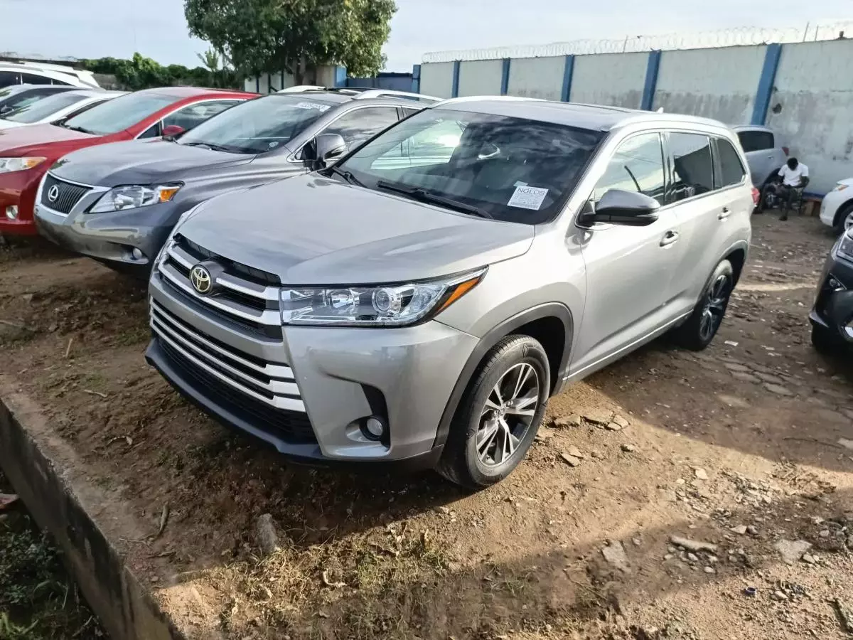 Toyota Highlander   - 2016