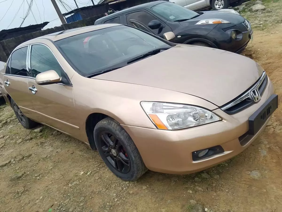 Honda Accord   - 2006