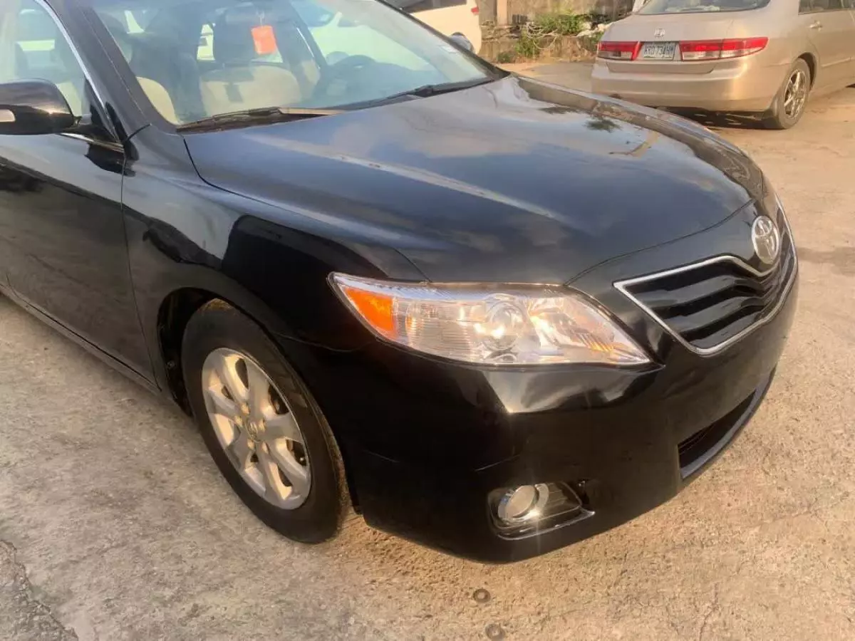 Toyota Camry   - 2011