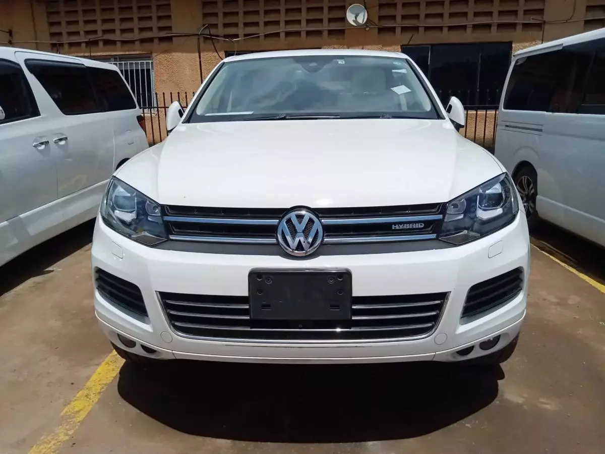 Volkswagen Touareg   - 2011