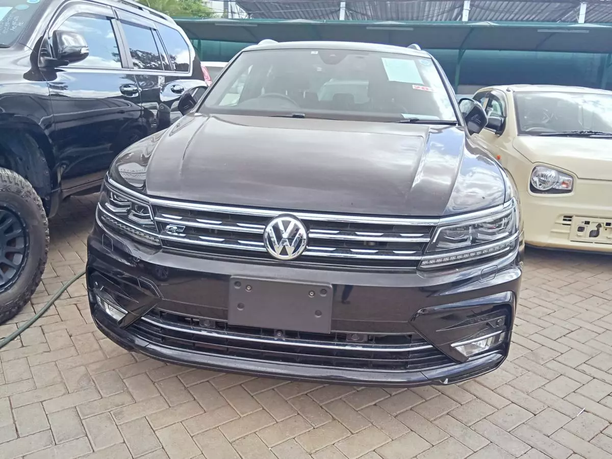 Volkswagen Tiguan   - 2017