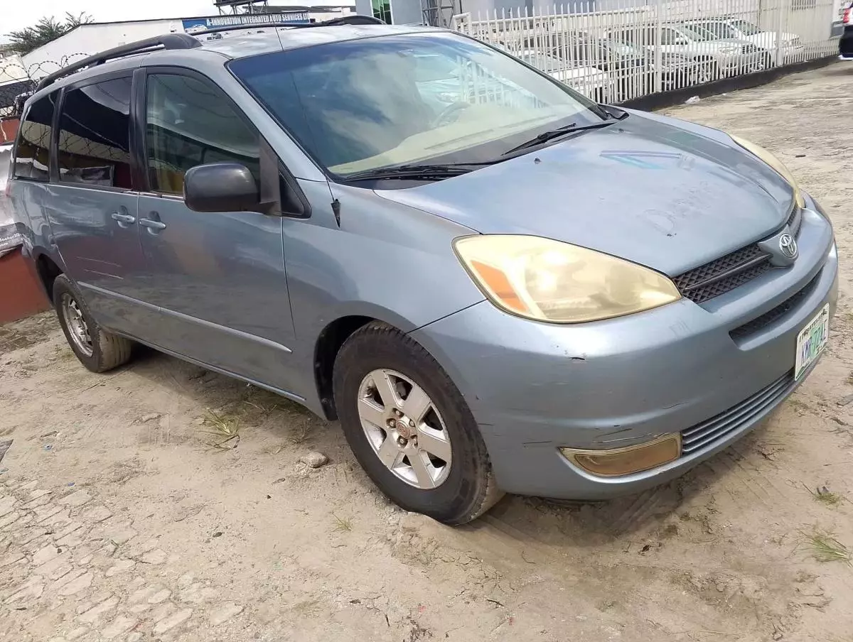 Toyota Sienna   - 2005