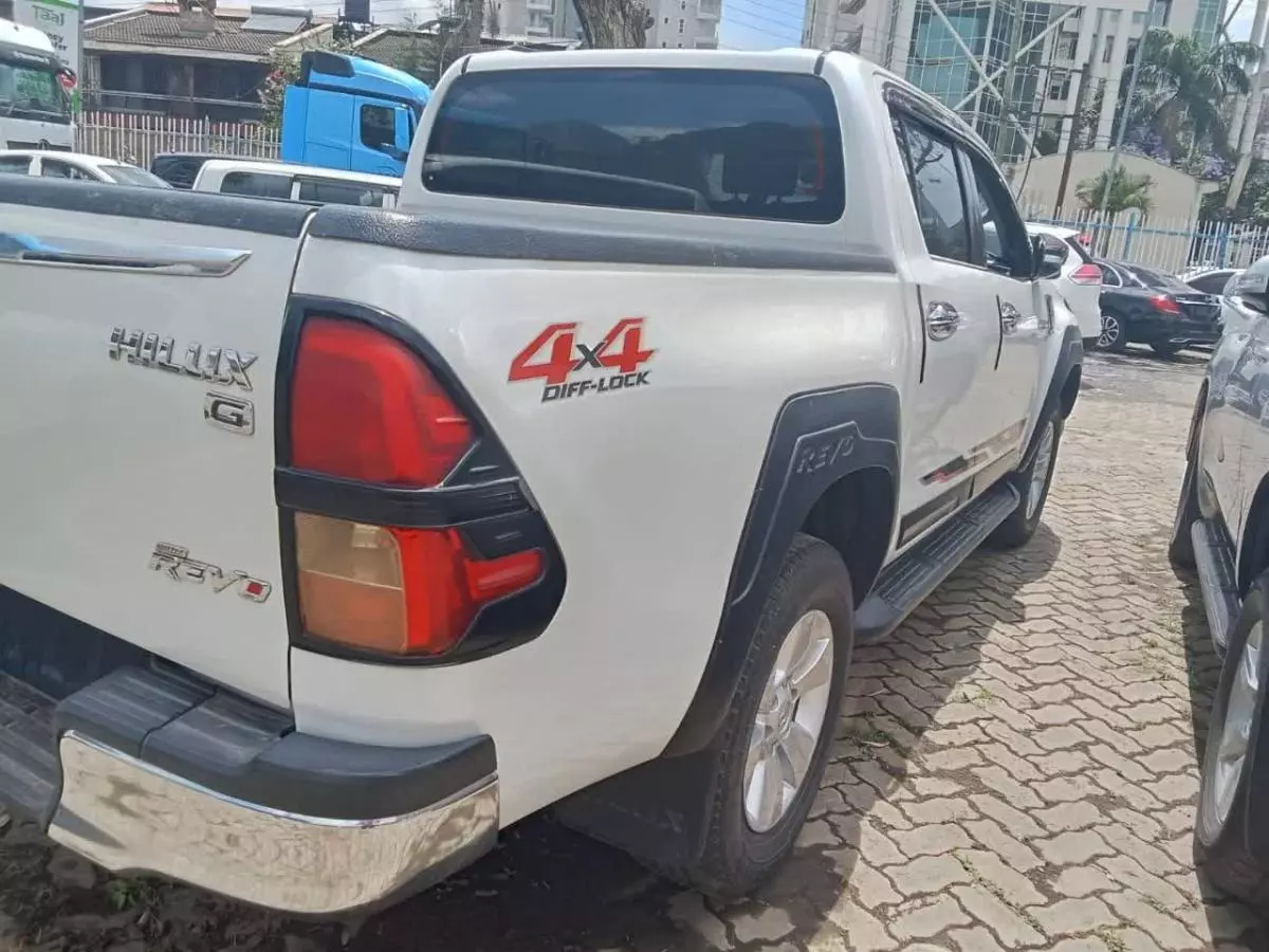 Toyota Hilux Revo    - 2016