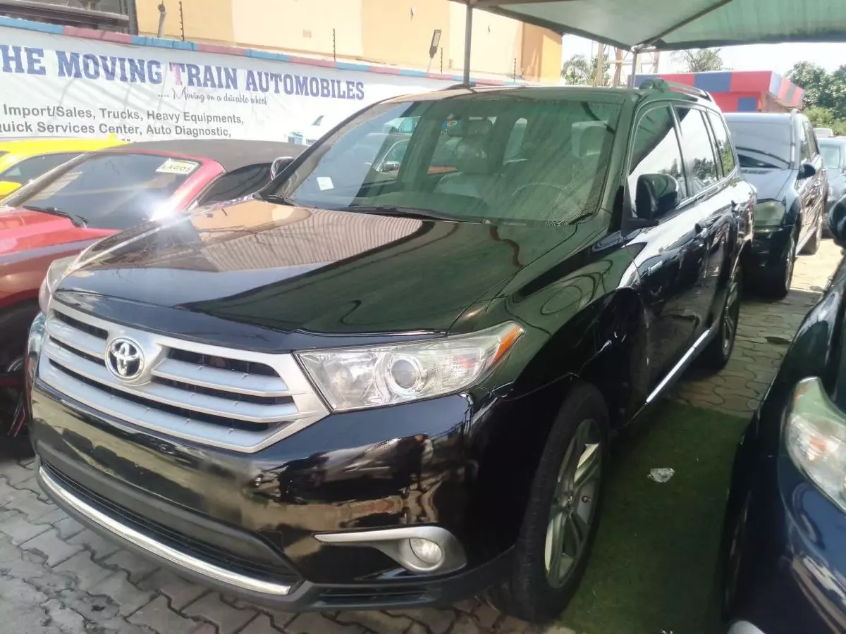 Toyota Highlander   - 2011