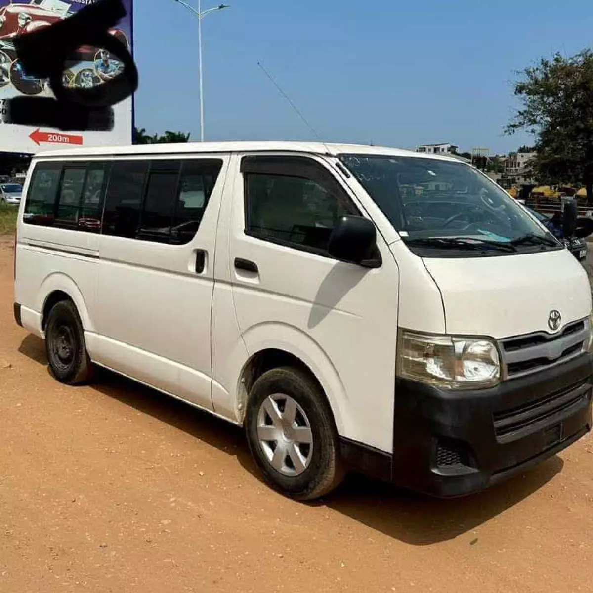 Toyota Hiace   - 2012