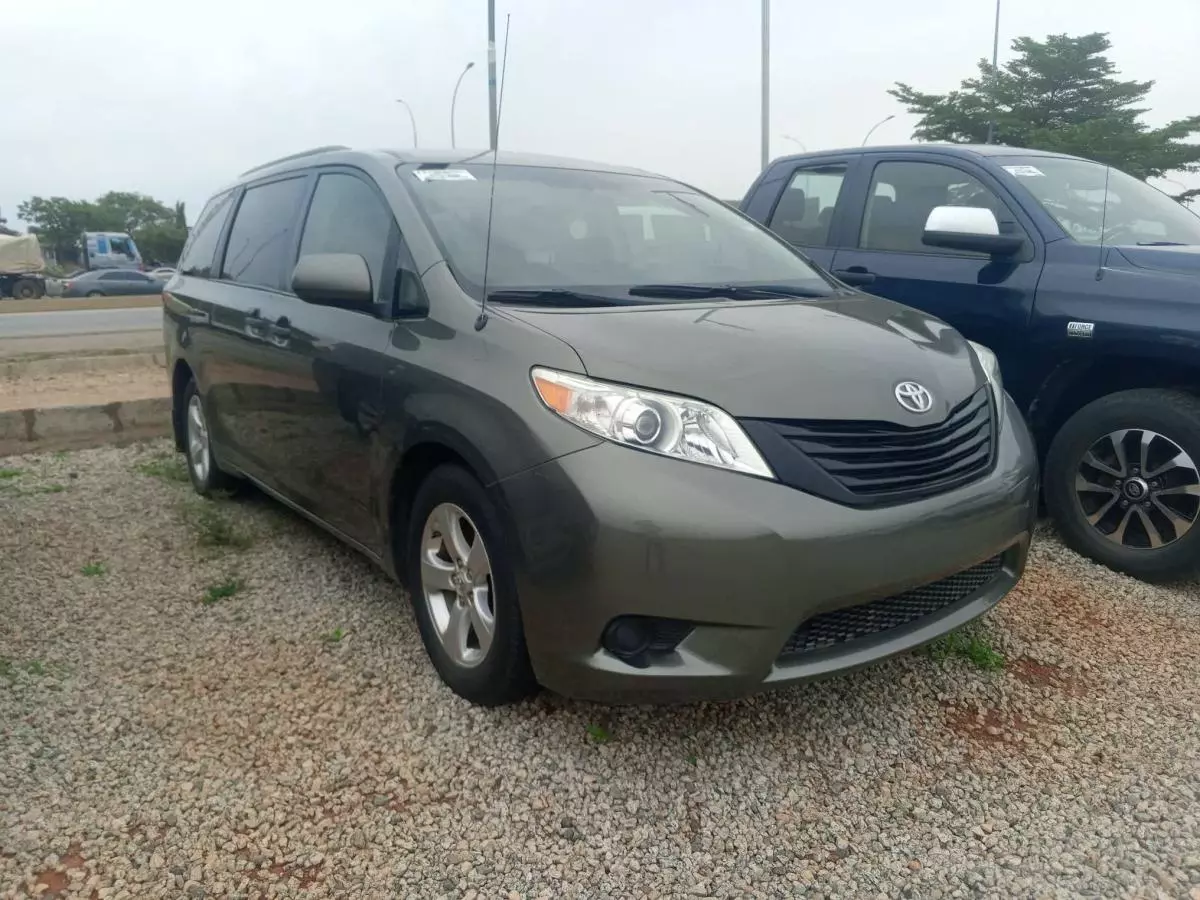 Toyota Sienna   - 2012