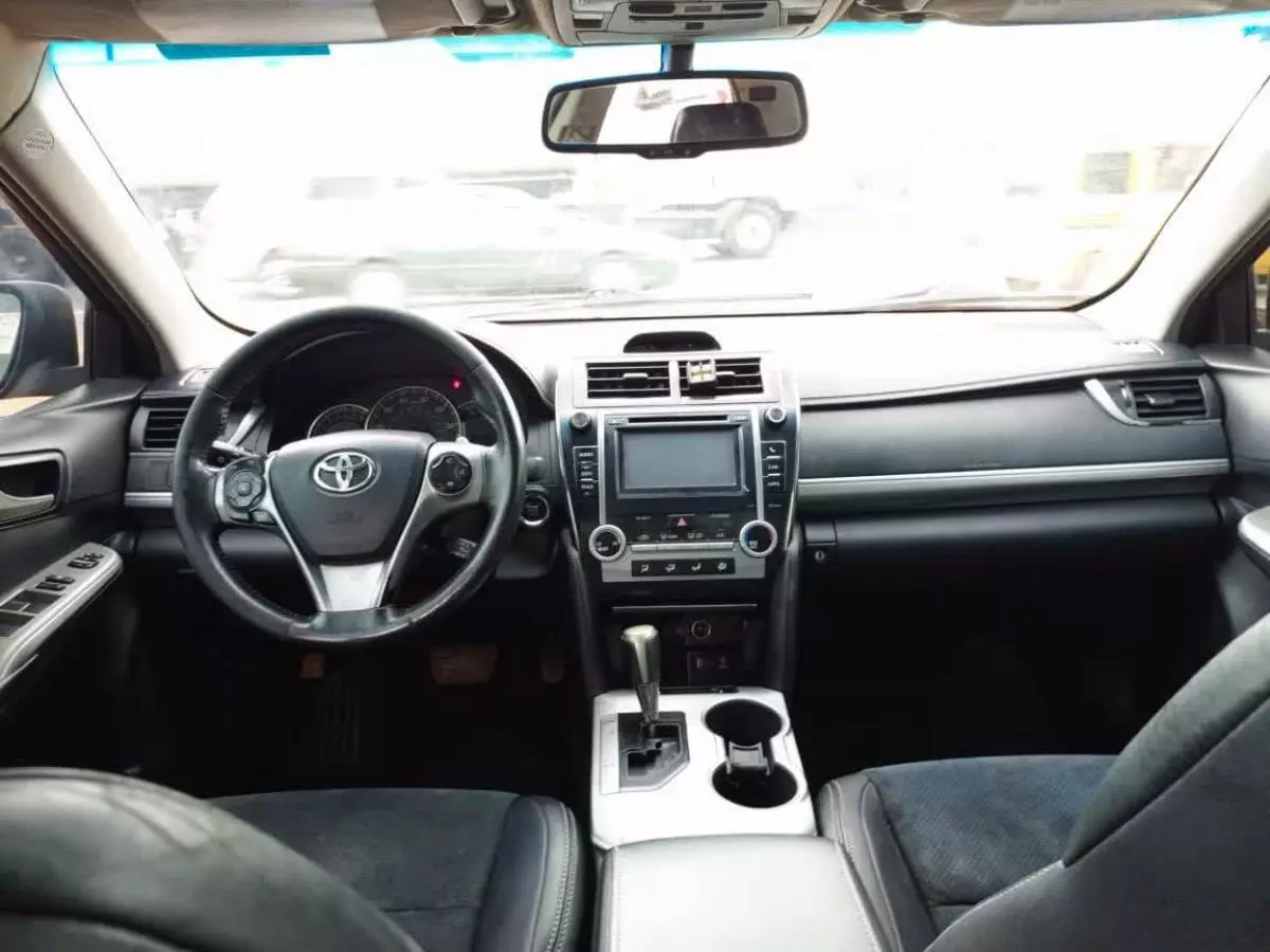 Toyota Camry   - 2014