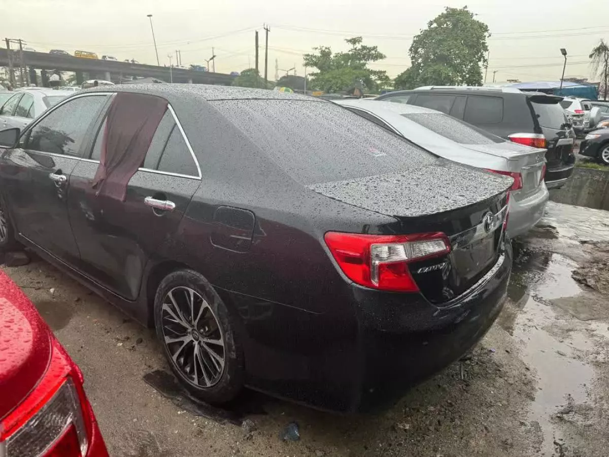 Toyota Camry   - 2012