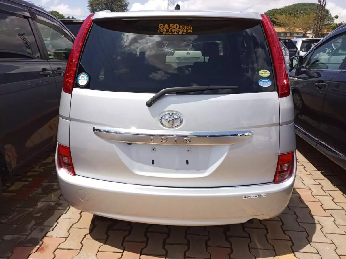 Toyota Isis  - 2008