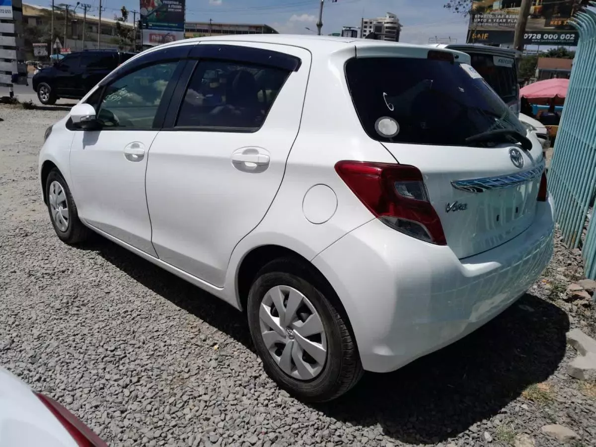 Toyota Vitz - 2015