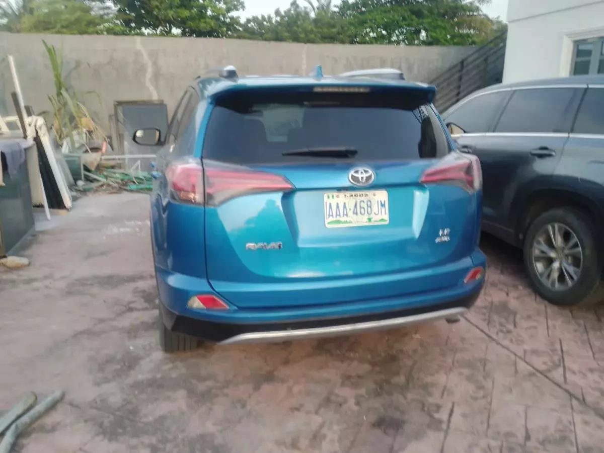 Toyota RAV 4   - 2016