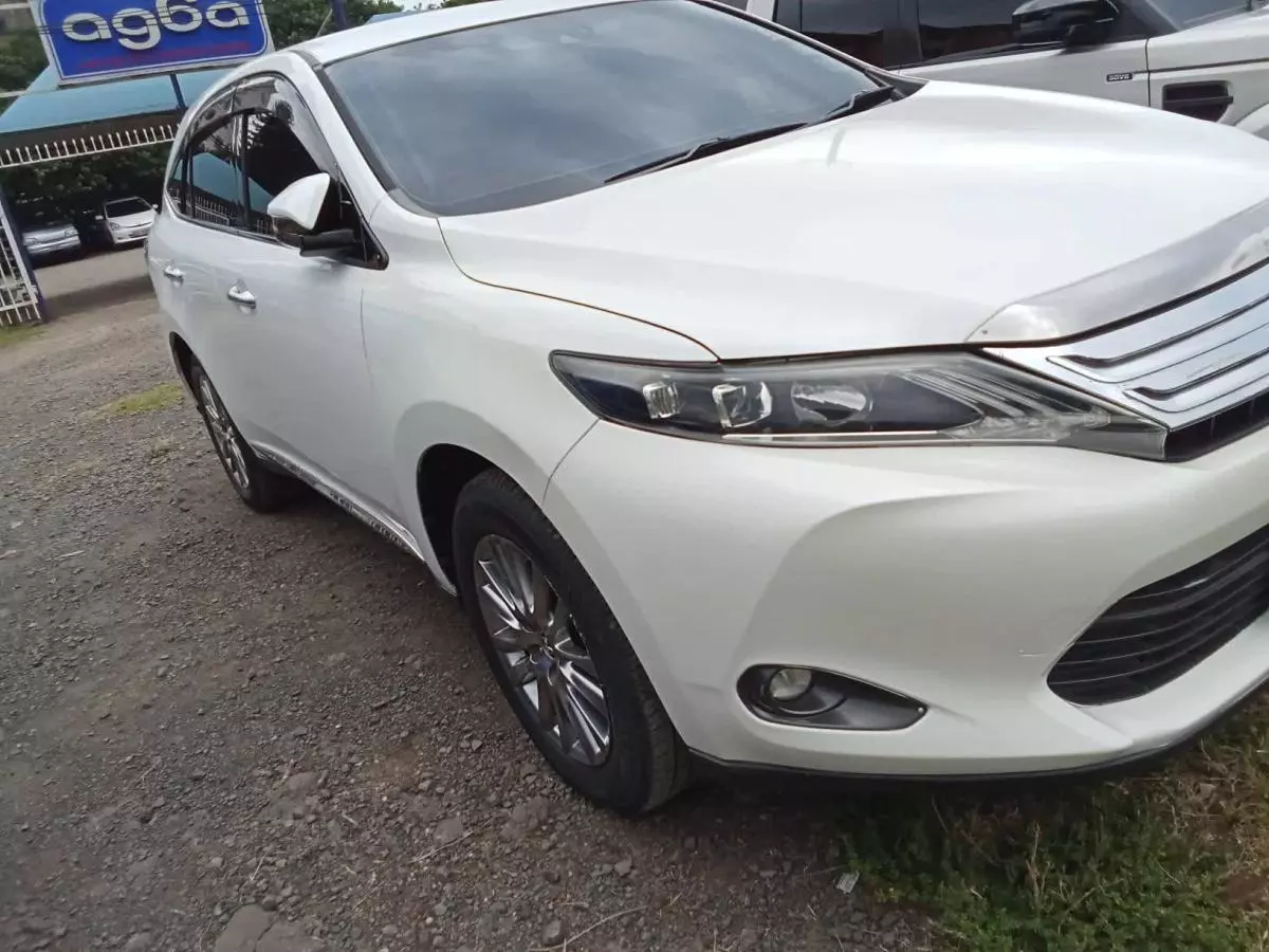 Toyota Harrier   - 2013