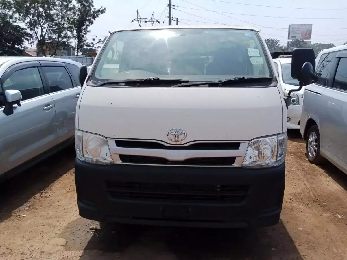 Toyota Hiace   - 2012