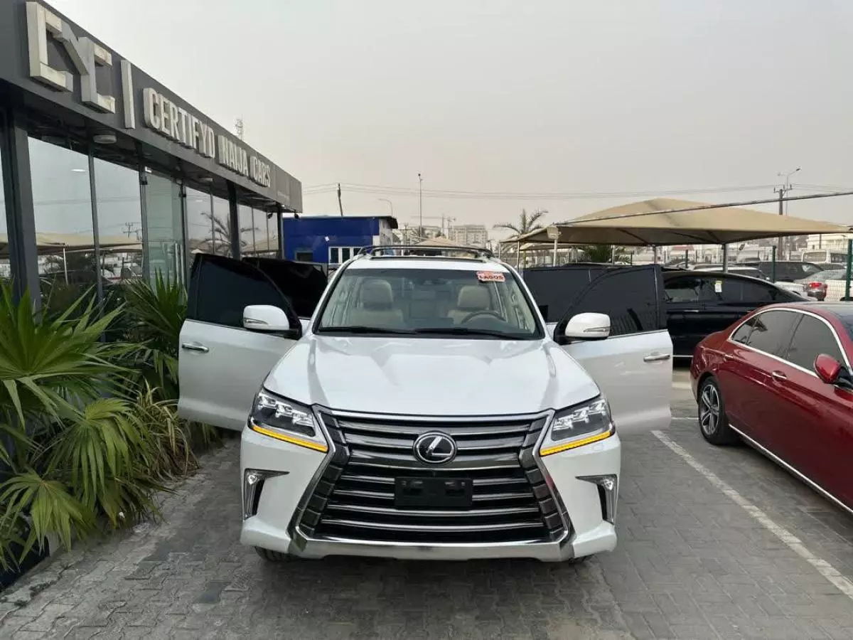 Lexus LX 570   - 2017