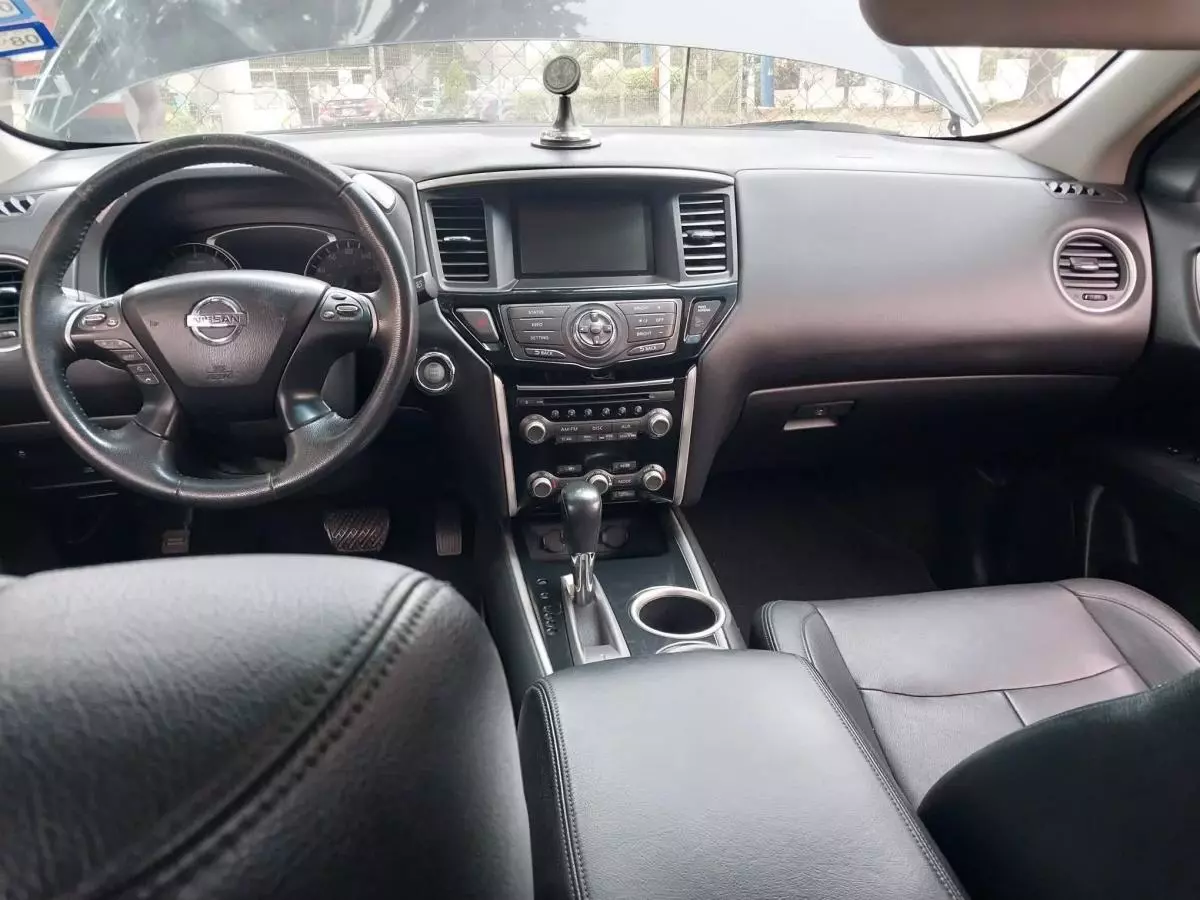 Nissan Pathfinder - 2013
