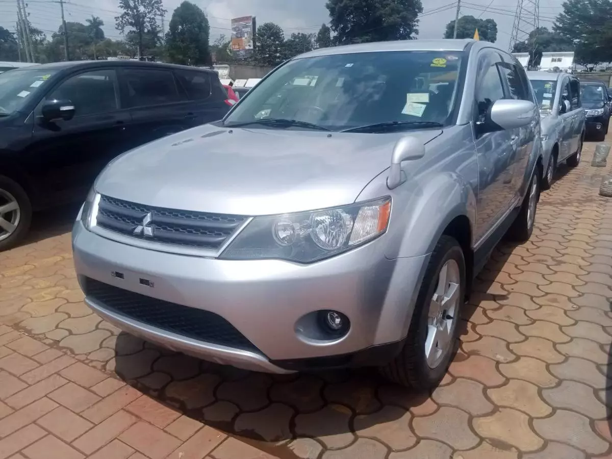 Mitsubishi OUTLANDER   - 2009