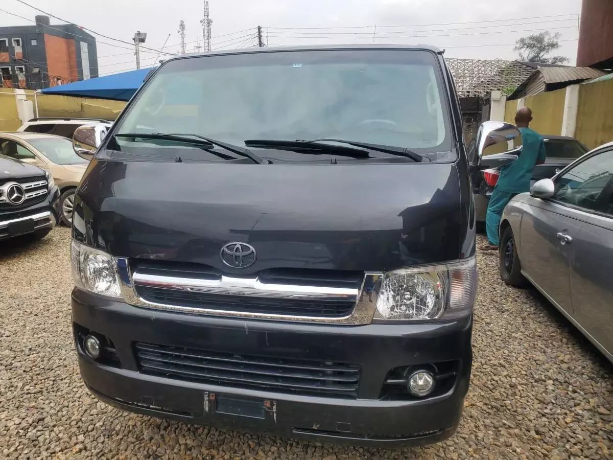 Toyota Hiace   - 2014