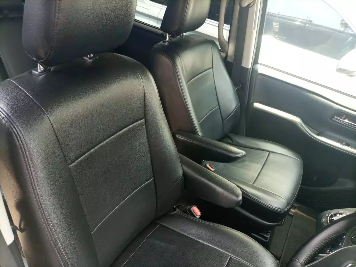 Toyota Voxy  - 2016