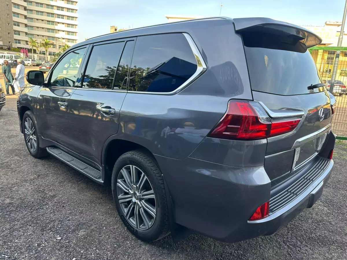 Lexus LX 570   - 2017