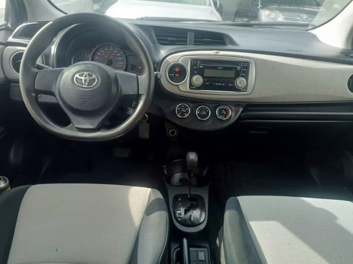 Toyota Yaris   - 2012