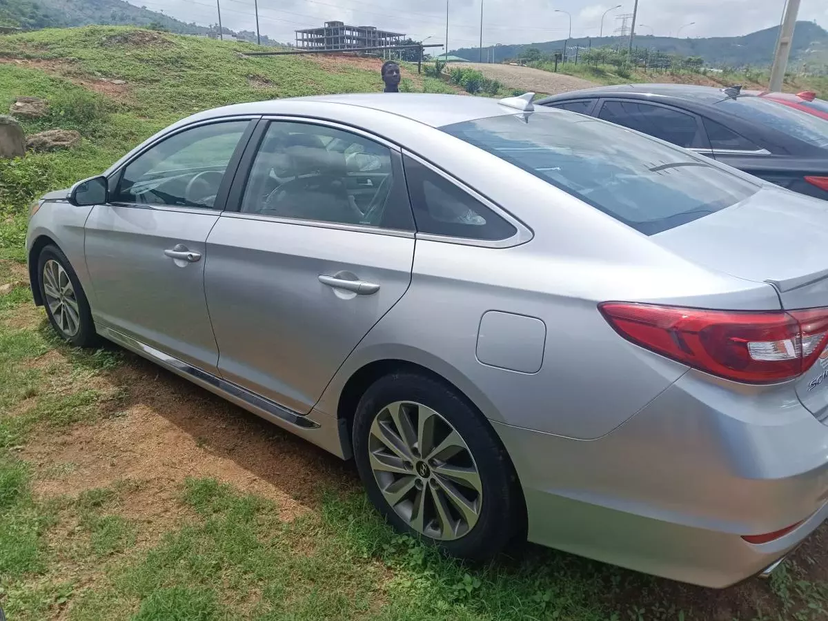 Hyundai Sonata   - 2015