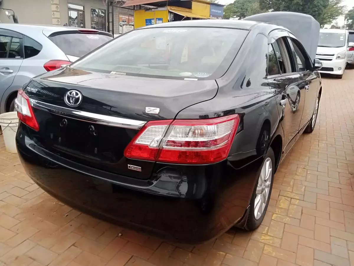 Toyota Premio    - 2011