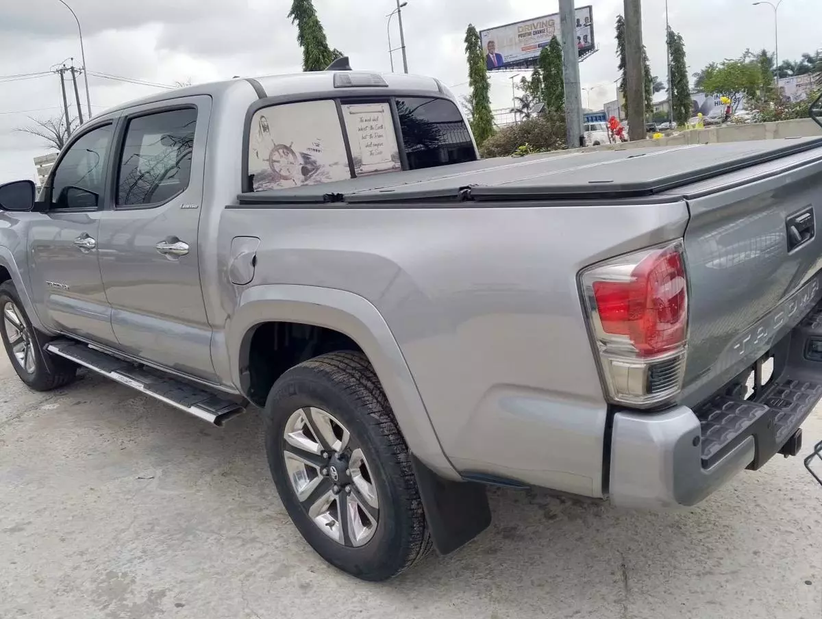 Toyota Tacoma   - 2016