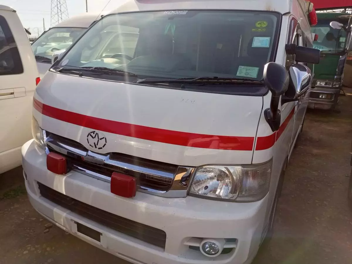 Toyota Hiace Ambulance (High Roof)   - 2010