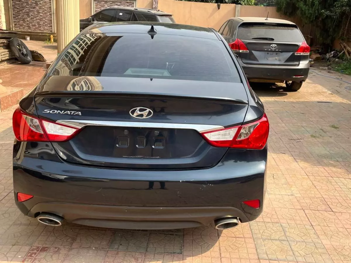 Hyundai Sonata   - 2013