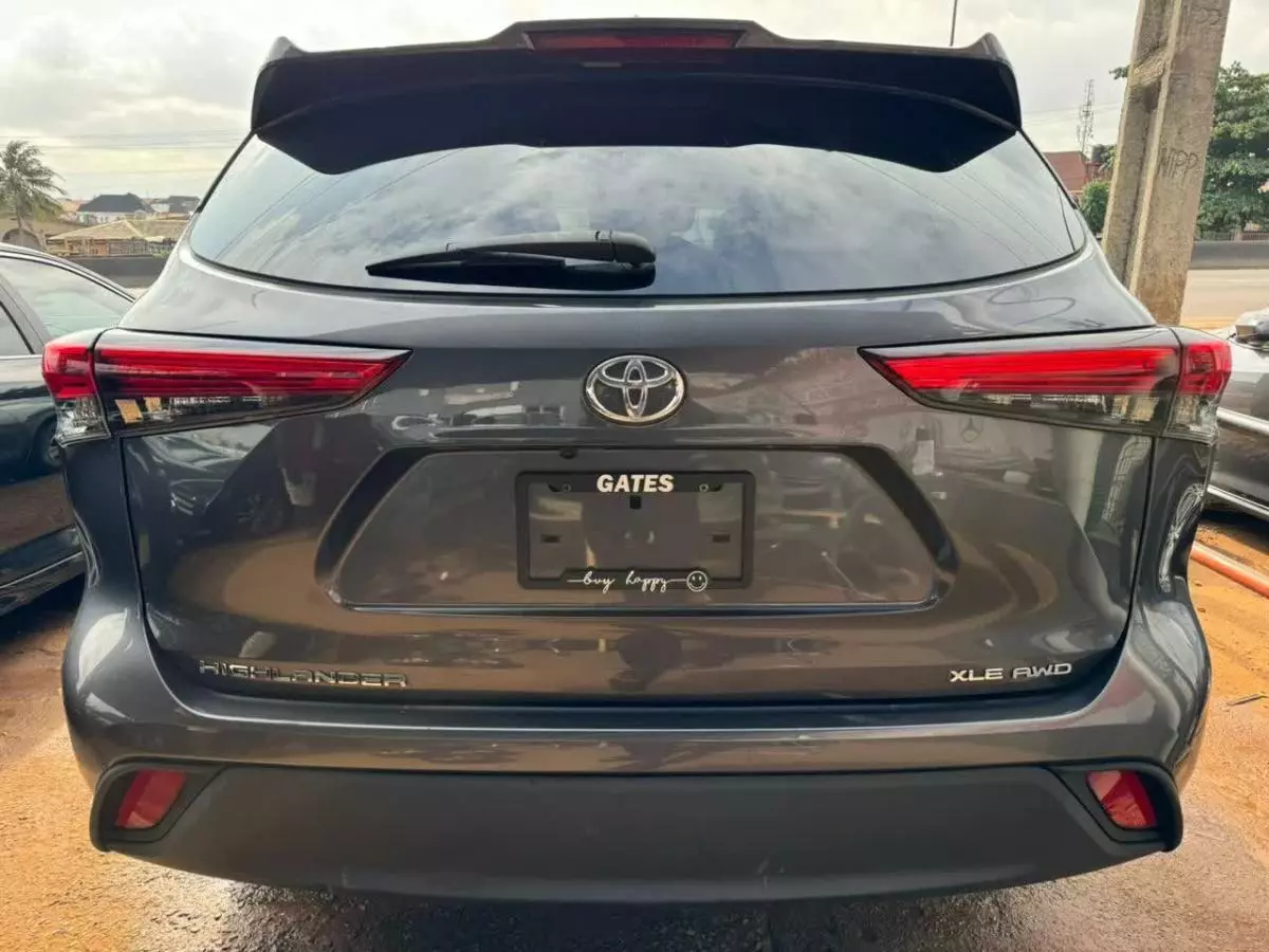 Toyota Highlander   - 2020