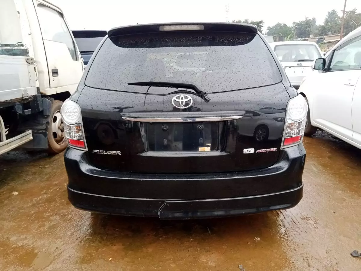 Toyota Fielder    - 2009