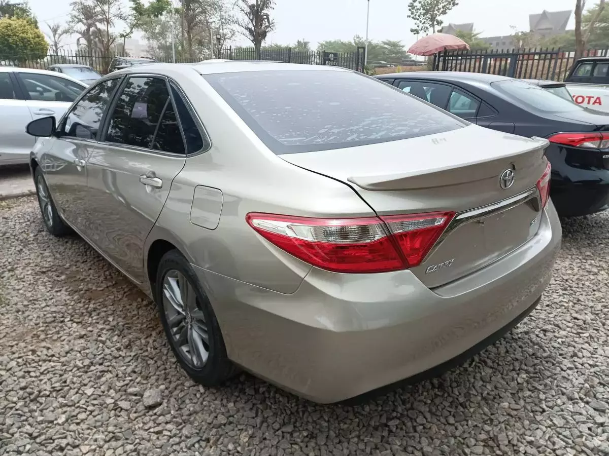 Toyota Camry   - 2015