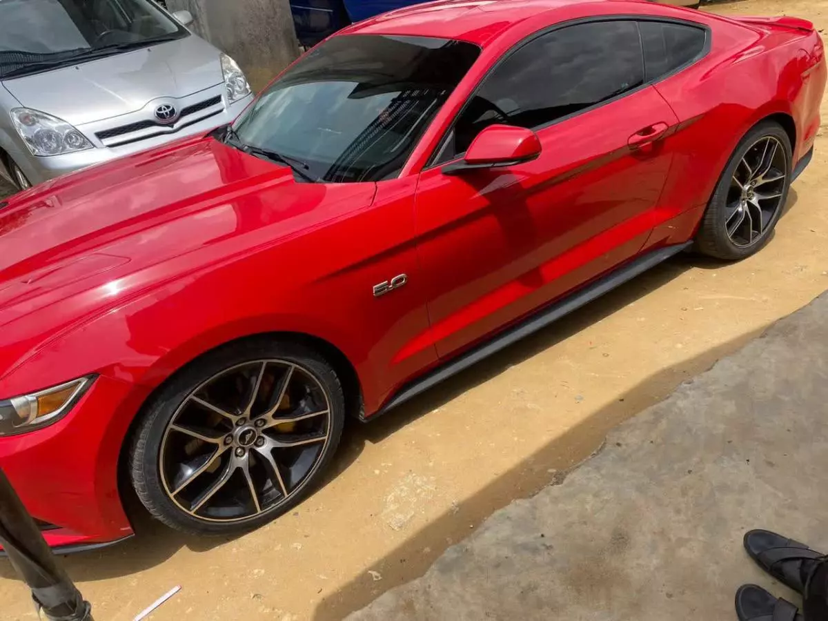 Ford Mustang   - 2016