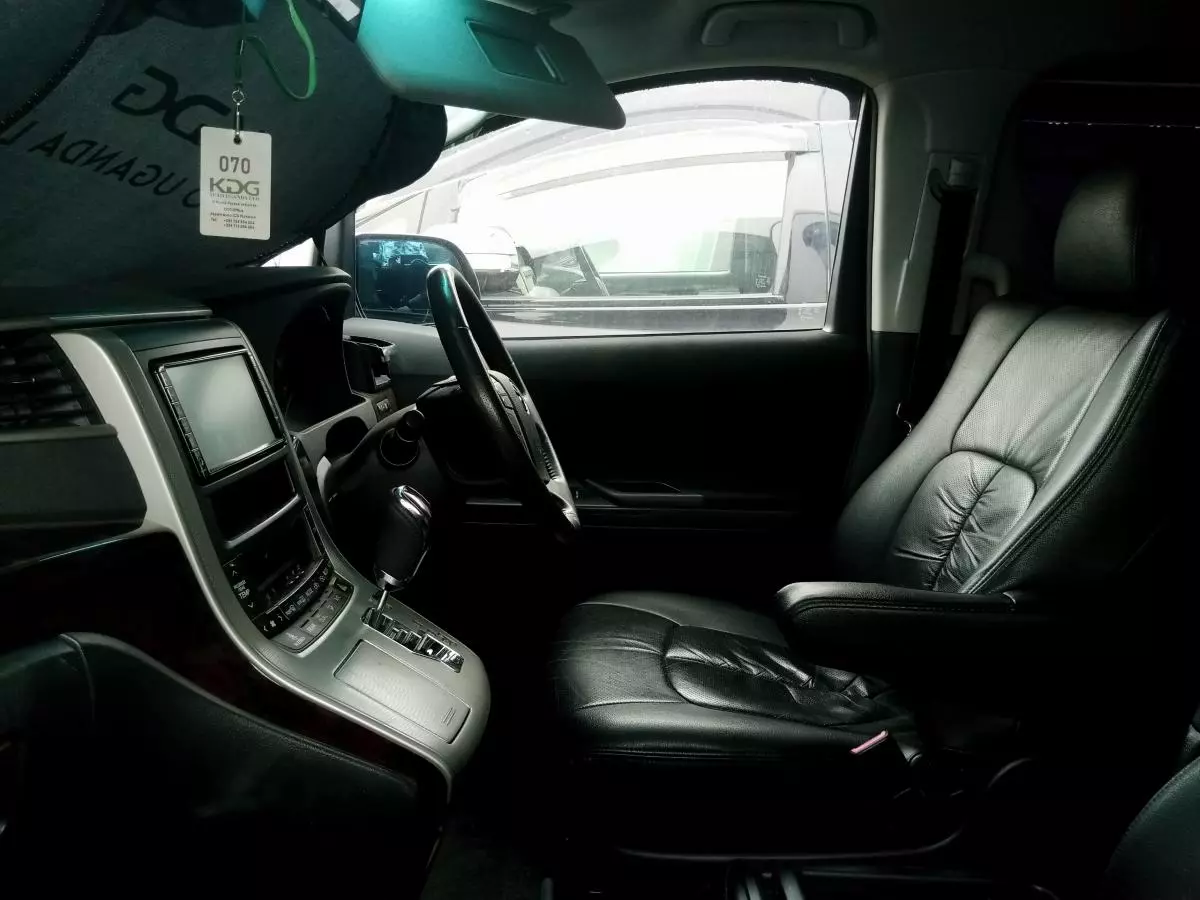 Toyota Alphard   - 2011